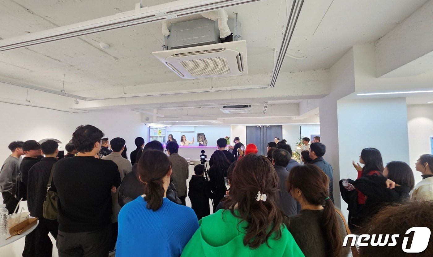 본문 이미지 - 갤러리 루안앤코는 9일 서울 성동구 성수동에서 재개관 기념 행사 및 자선 경매를 진행했다. ⓒ 뉴스1 최서윤 기자