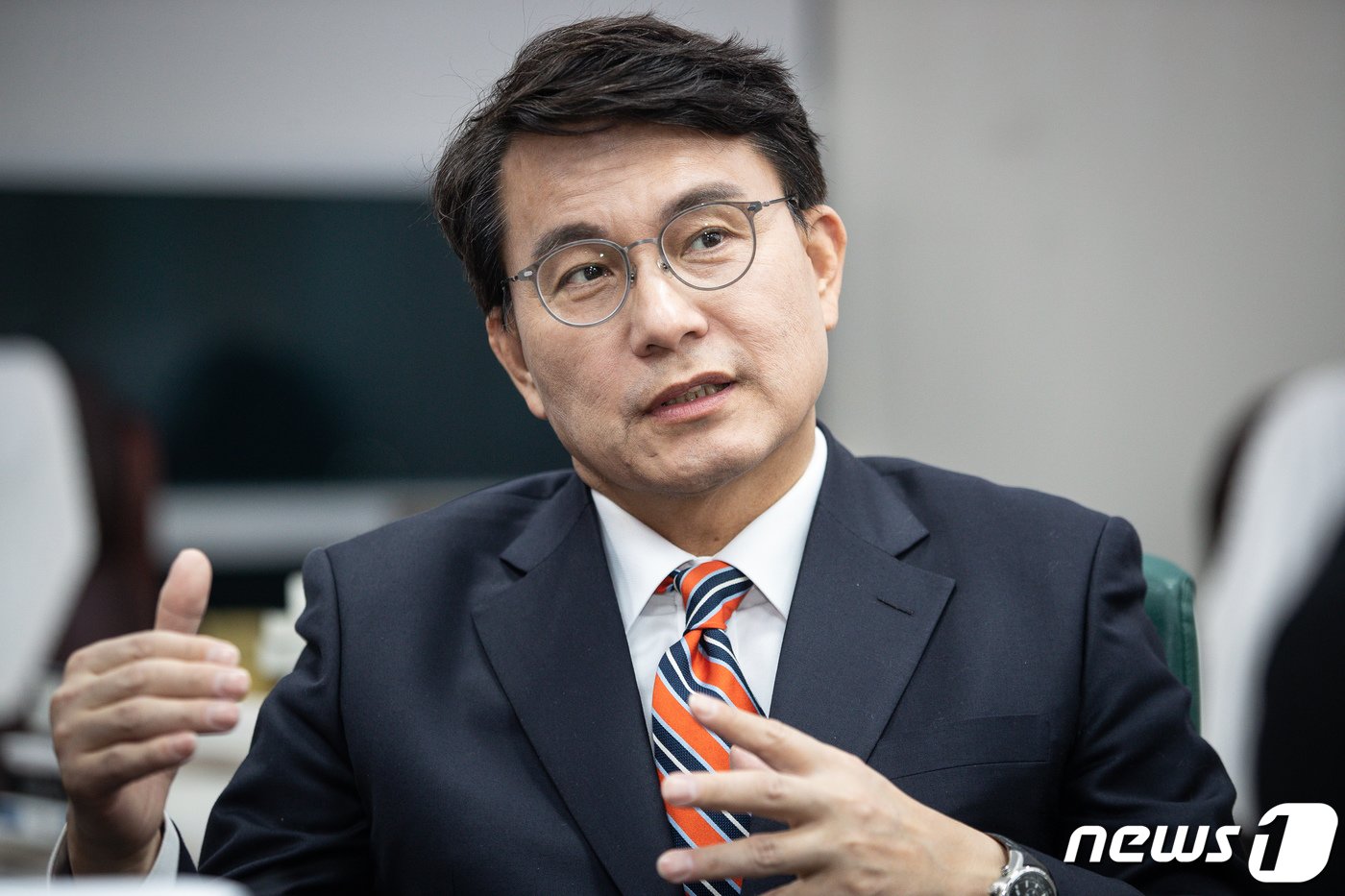 본문 이미지 - 국민의힘 당권 주자인 윤상현 의원이 1일 서울 여의도 국회 의원회관 자신의 사무실에서 뉴스1과 인터뷰하고 있다. 2023.2.1/뉴스1 ⓒ News1 유승관 기자