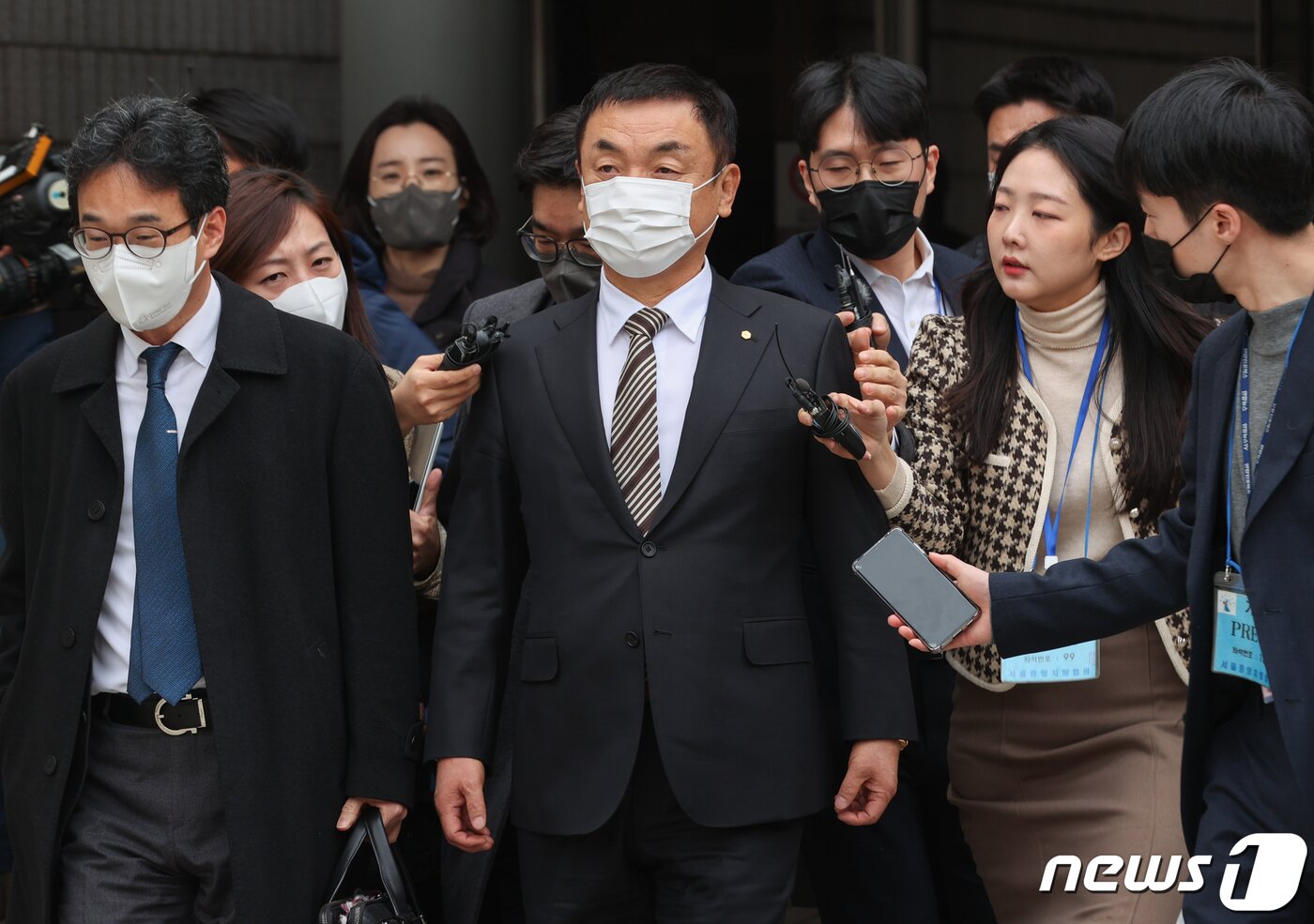 본문 이미지 - 회사 주가 조작 혐의를 받는 권오수 도이치모터스 전 회장.(공동취재) 2023.2.10/뉴스1 ⓒ News1 민경석 기자