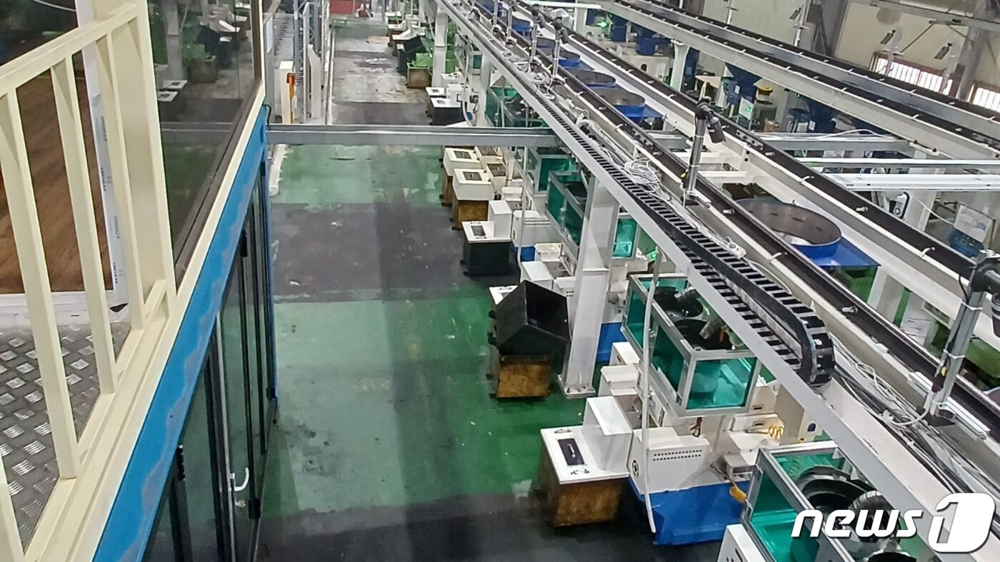 본문 이미지 - 프론텍 태핑공정 자동이송 및 설비별 투입장치(프론텍 제공)