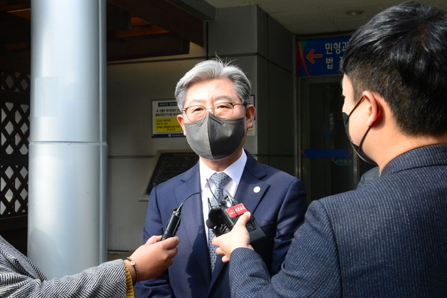 '강제추행 여성 무고' 오태완 의령군수, 2심서 징역 1년6개월 구형