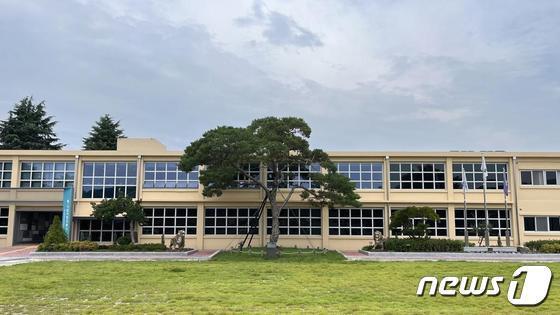 본문 이미지 - 옛 지수초등학교에 문을 연 'K-기업가정신센터'(진주시 제공).