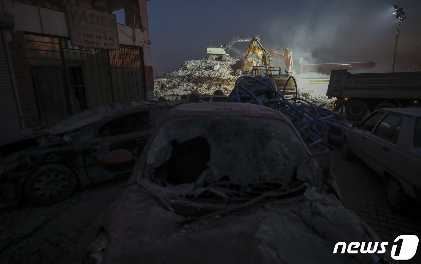 (카라만마라슈(튀르키예)=뉴스1) 김도우 기자 = 10일(현지시간) 튀르키예 카라만마라슈 지진피해 현장에서 구조 및 복구작업이 진행되고 있다. 2023.2.10/뉴스1