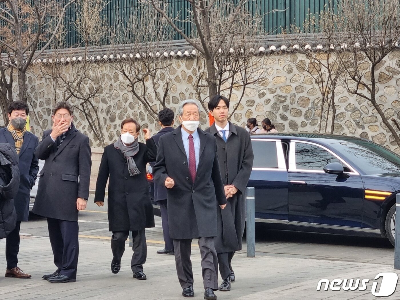 본문 이미지 - 정몽준 아산재단 명예이사장이 11일 서울 중구 정동제일교회 정문으로 들어서고 있다. ⓒ News1 최서윤 기자