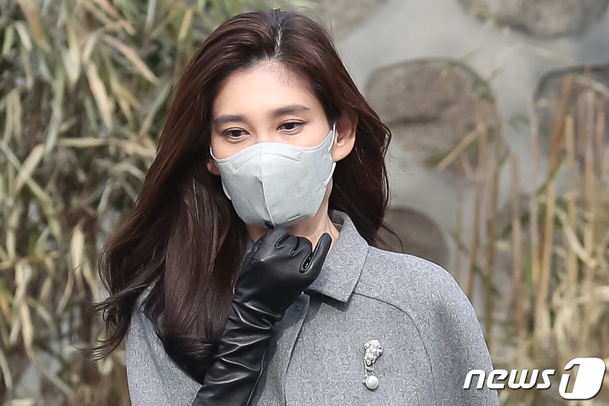 본문 이미지 - 이부진 호텔신라 사장이 11일 오후 서울 중구 정동제일교회에서 열린 정몽규 HDC그룹 회장의 장남 정준선 카이스트 교수의 결혼식에 참석하고 있다. 2023.2.11/뉴스1 ⓒ News1 민경석 기자