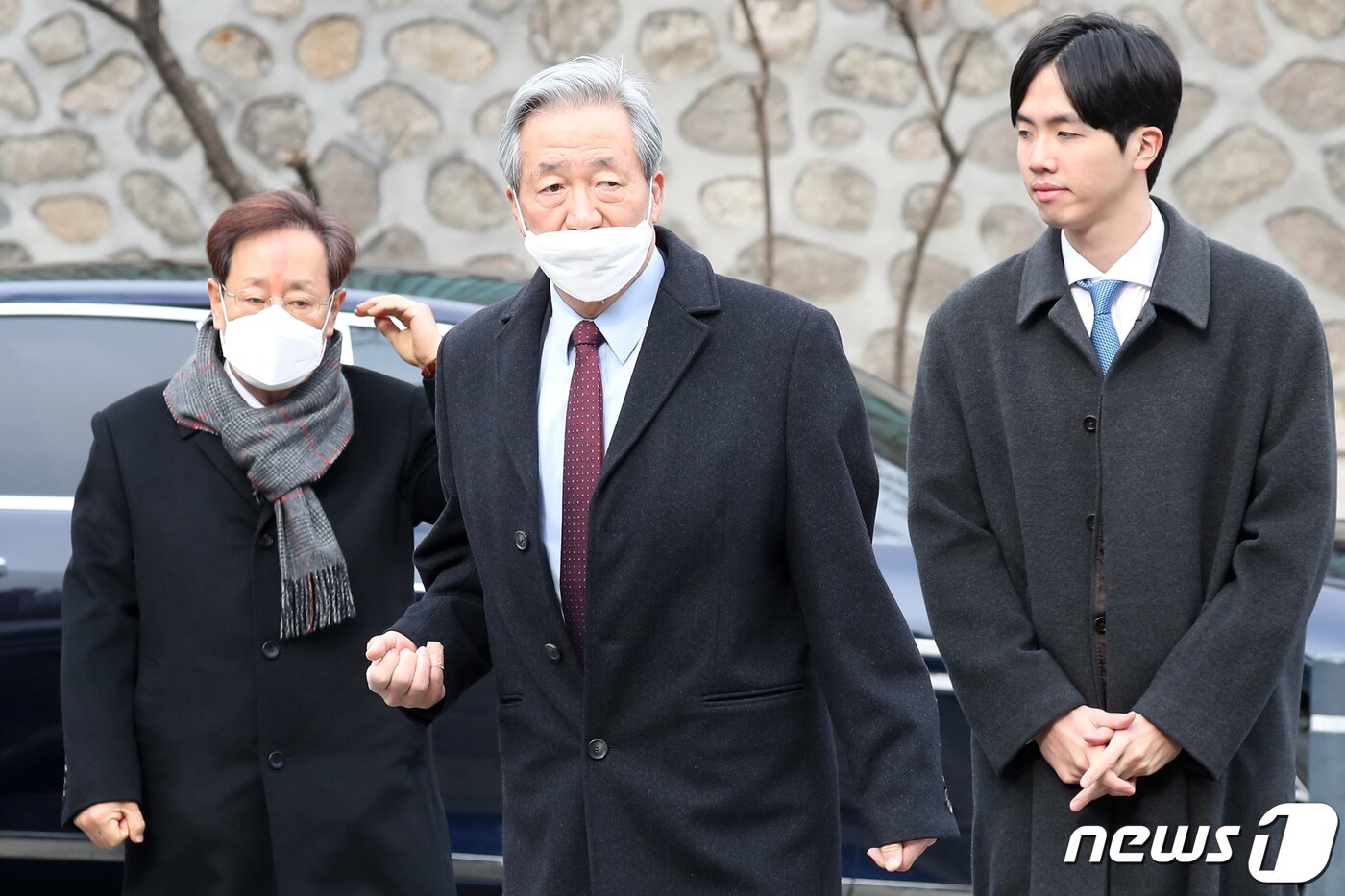 본문 이미지 - 정몽준 아산재단 이사장이 11일 오후 서울 중구 정동제일교회에서 열린 정몽규 HDC그룹 회장의 장남 정준선 카이스트 교수의 결혼식에 참석하고 있다. 2023.2.11/뉴스1 ⓒ News1 민경석 기자