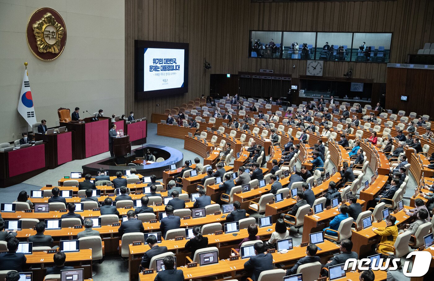 본문 이미지 - 박홍근 더불어민주당 원내대표가 13일 오전 서울 여의도 국회에서 열린 제403회 국회&#40;임시회&#41; 재5차 본회의에서 교섭단체 대표연설을 하고 있다. 2023.2.13/뉴스1 ⓒ News1 이재명 기자