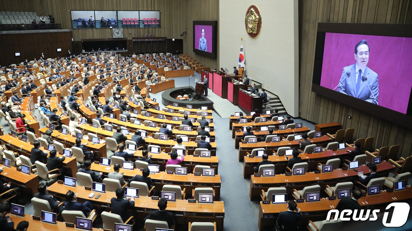 본문 이미지 - 박홍근 더불어민주당 원내대표가 13일 서울 여의도 국회에서 열린 본회의에서 교섭단체 대표연설을 하고 있다. 2022.2.13/뉴스1 ⓒ News1 허경 기자