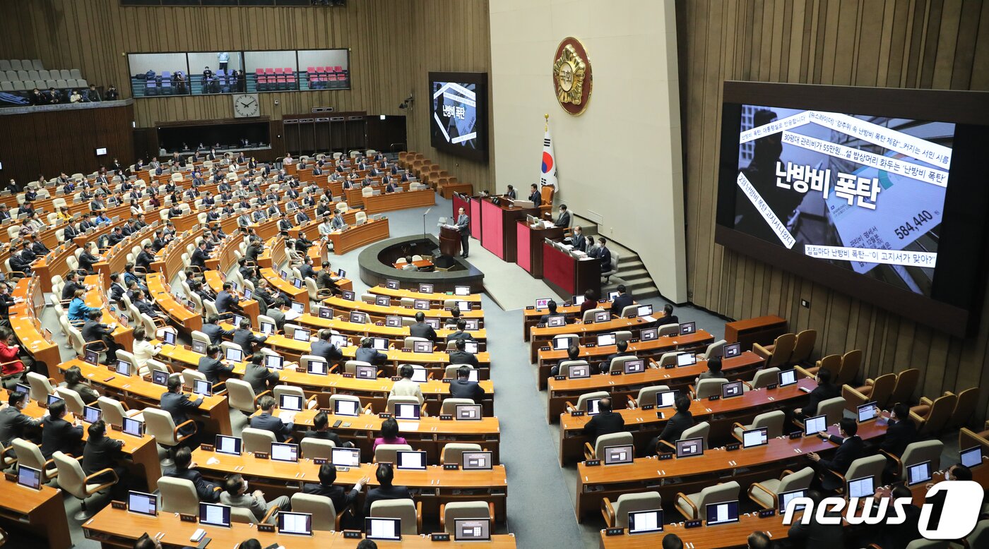 본문 이미지 - 박홍근 더불어민주당 원내대표가 13일 서울 여의도 국회에서 열린 본회의에서 교섭단체 대표연설을 하고 있다. 2022.2.13/뉴스1 ⓒ News1 허경 기자