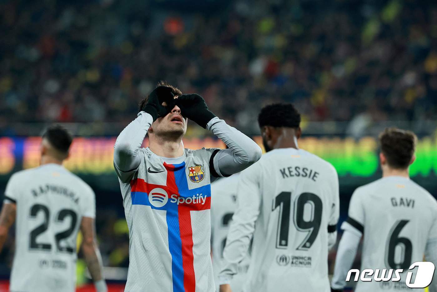 본문 이미지 - 결승골을 터트린 바르셀로나 페드리가 골 세리머니를 하고 있다. ⓒ AFP=뉴스1