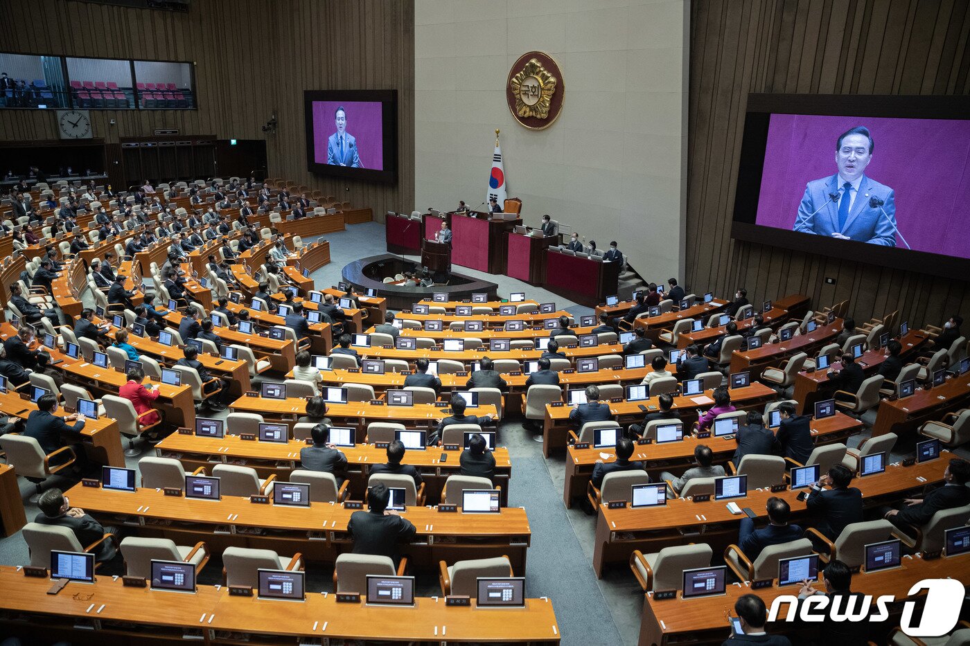 본문 이미지 - 박홍근 더불어민주당 원내대표가 13일 오전 서울 여의도 국회에서 열린 제403회 국회&#40;임시회&#41; 제5차 본회의에서 교섭단체 대표연설을 하고 있다. 2023.2.13/뉴스1 ⓒ News1 이재명 기자