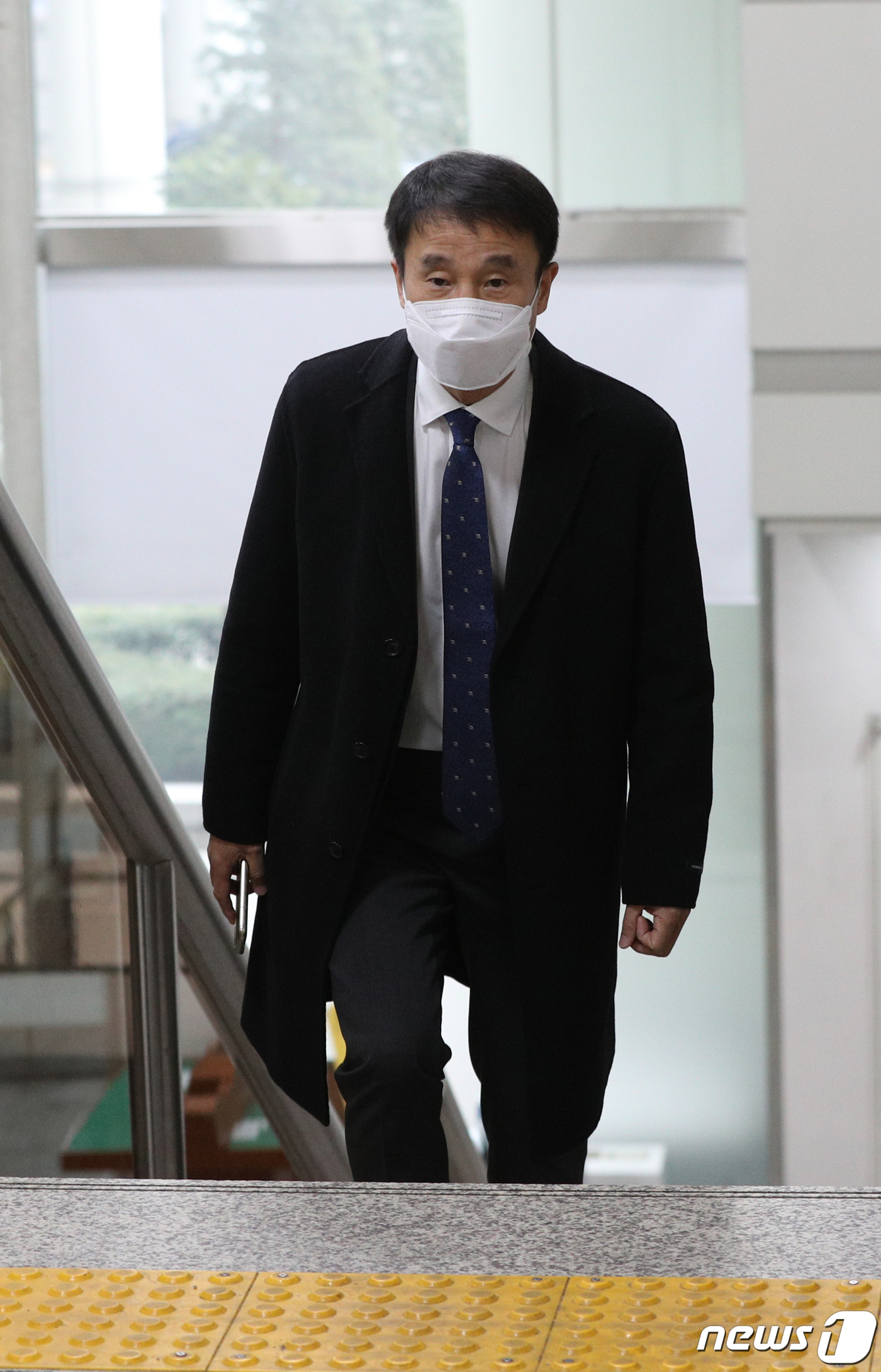 (서울=뉴스1) 신웅수 기자 = 한병도 더불어민주당 의원이 13일 오후 서울 서초구 서울중앙지법에서 열린 '청와대 울산시장 선거개입 및 하명수사 의혹' 관련 공직선거법위반 혐의 공 …