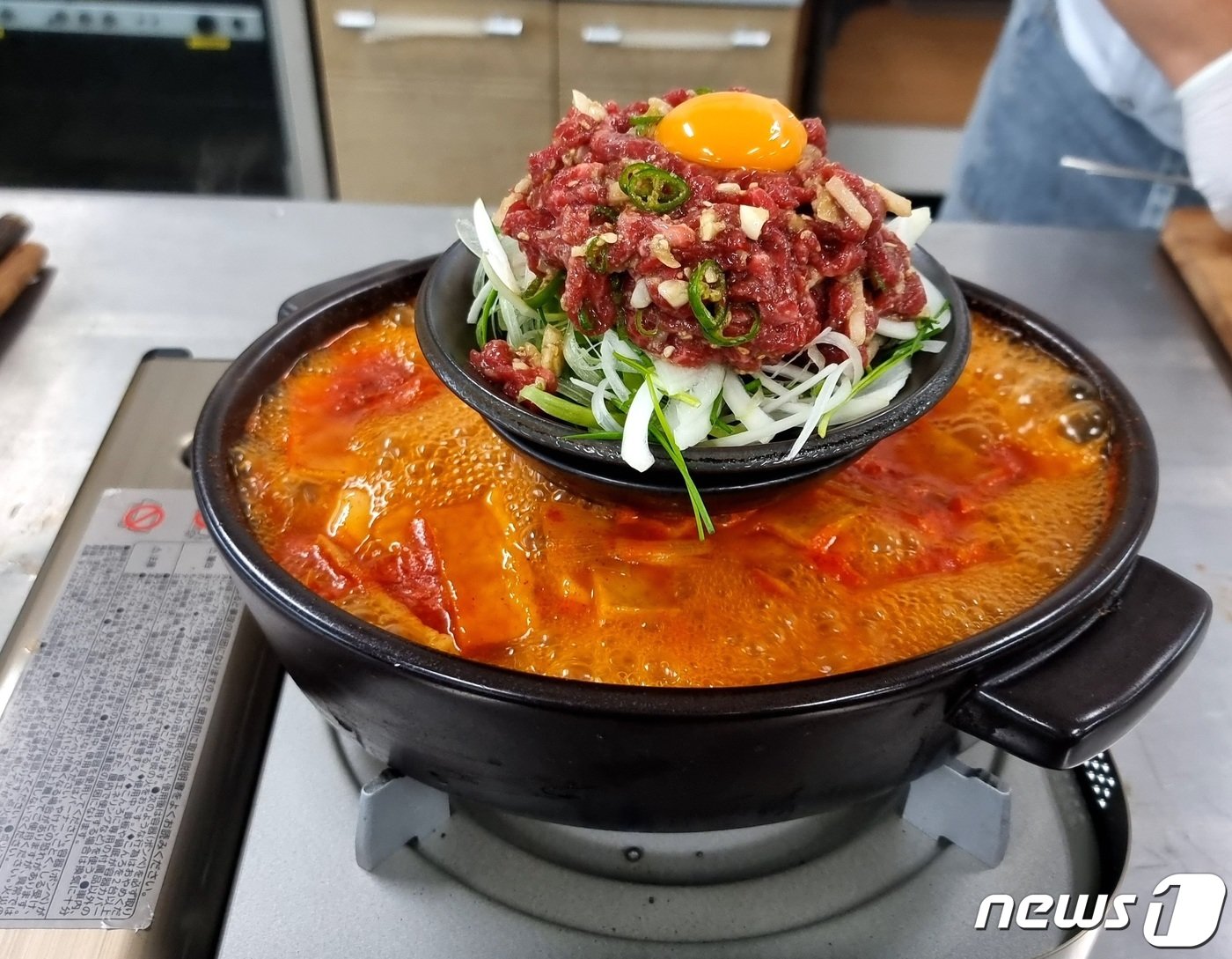 이원일 셰프가 개발한 강진 한우 육회 떡볶이/뉴스1