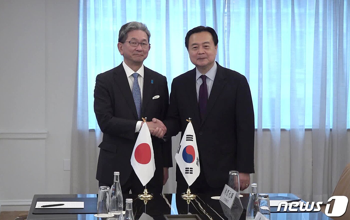 본문 이미지 - 조현동 외교부 제1차관(오른쪽)과 모리 다케오 일본 외무성 사무차관이 13일(현지시간) 워싱턴 DC에서 외교 차관 회담을 열고 일제 강점기 강제동원 배상 문제에 대한 고위급 협의에 본격적으로 착수했다. (워싱턴특파원단 제공)2023.2.14/뉴스1