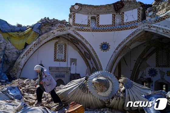 [사진] 지진 강타에 허물어진 안타키아의 이슬람 사원