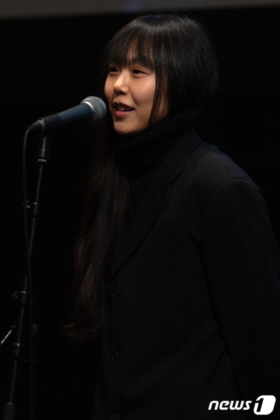 홍상수·김민희, 파리에서 어땠나…나란히 거리 걷고 회고전 동반 참석(종합) 홍상수·김민희, 파리에서 어땠나…나란히 거리 걷고 회고전 동반 참석(종합)