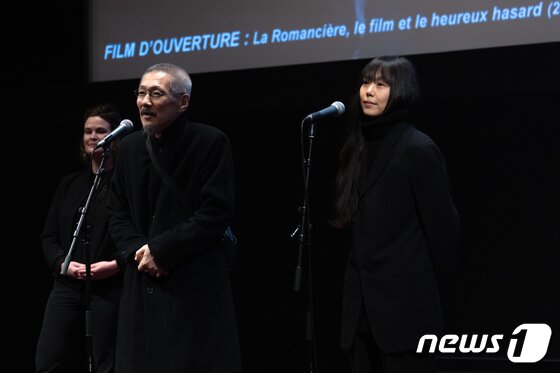 홍상수·김민희, 파리에서 어땠나…나란히 거리 걷고 회고전 동반 참석(종합) 홍상수·김민희, 파리에서 어땠나…나란히 거리 걷고 회고전 동반 참석(종합)