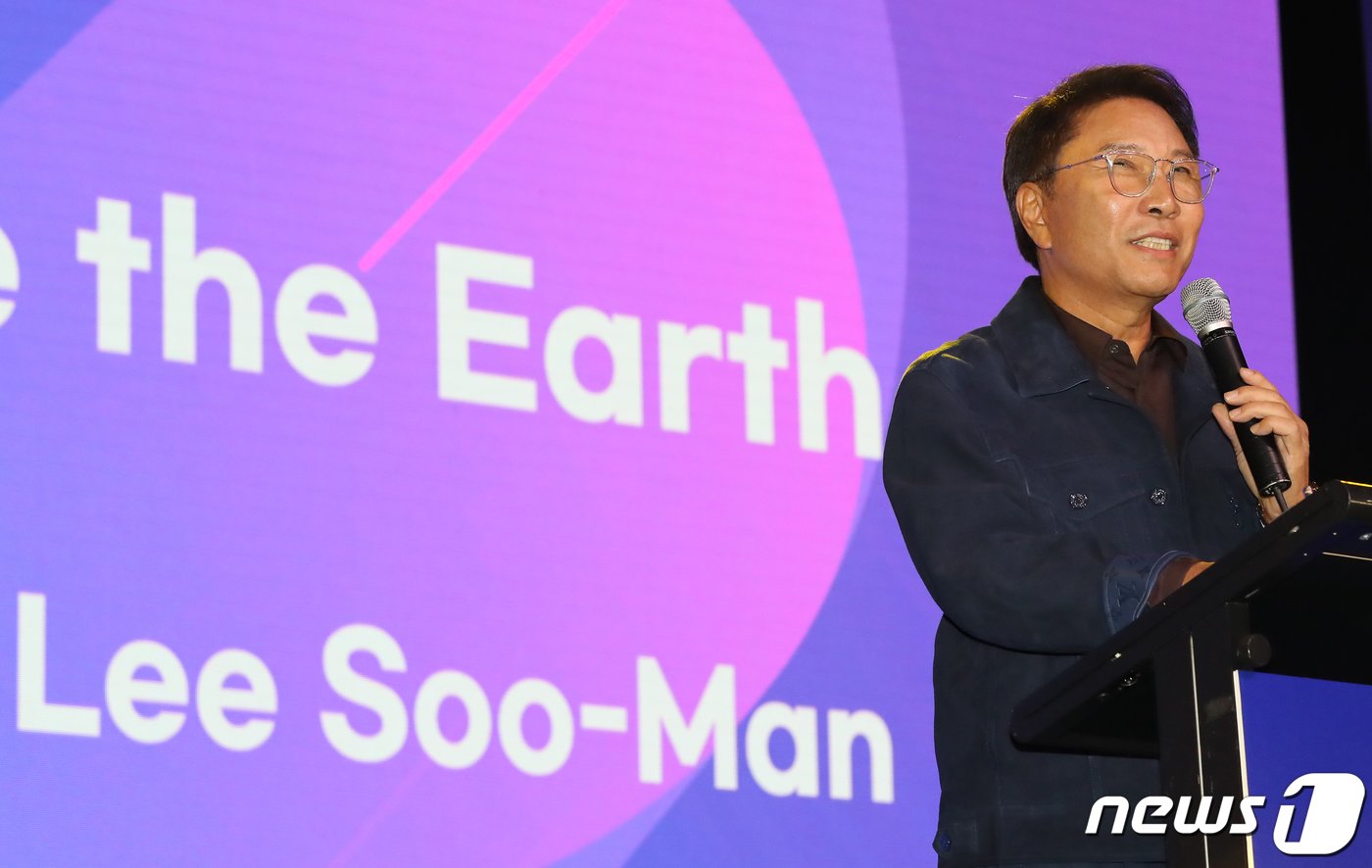 본문 이미지 - 이수만 SM엔터테인먼트 전 총괄 프로듀서 2023.2.14/뉴스1 ⓒ News1 장수영 기자