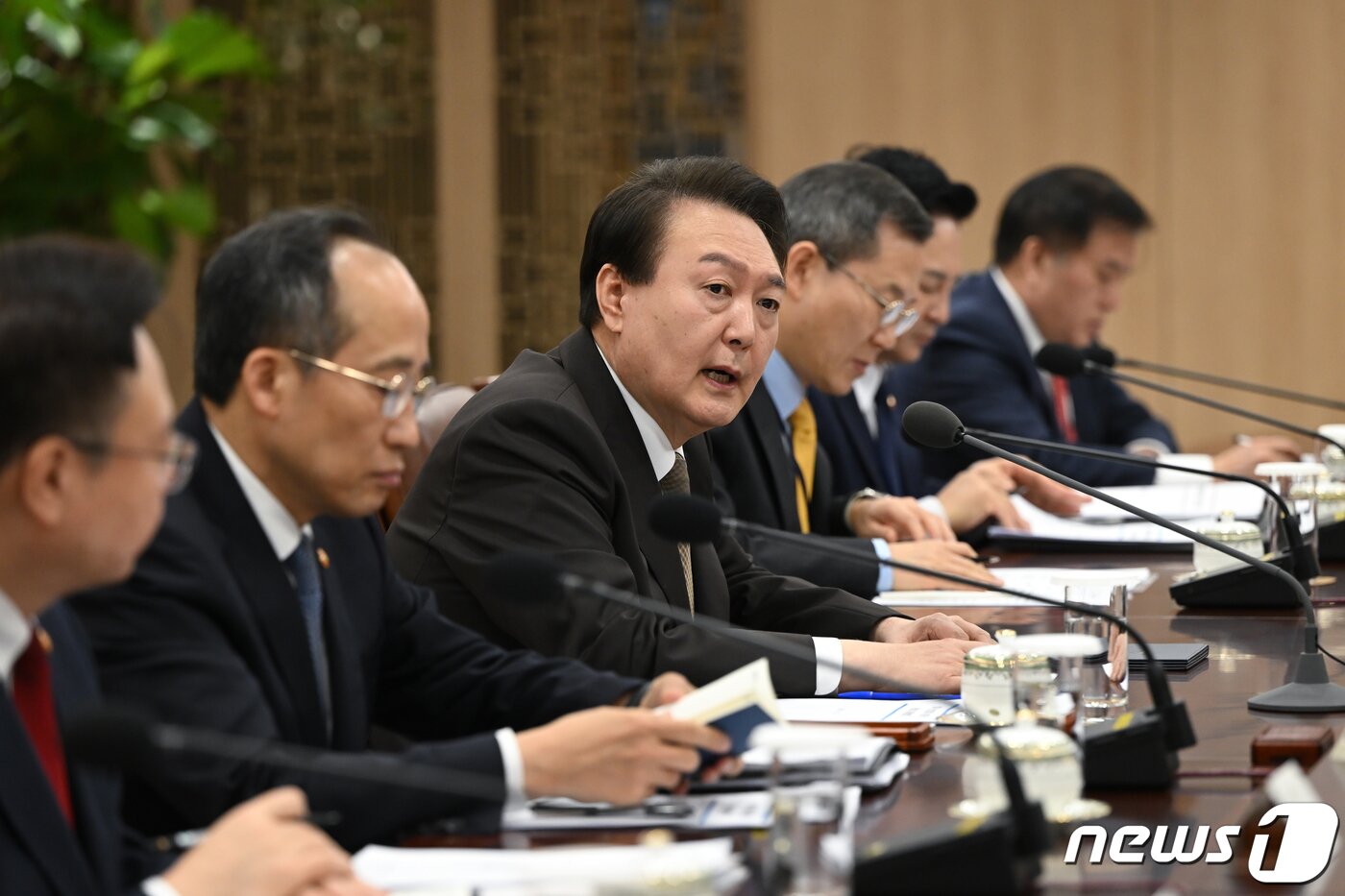 본문 이미지 - 윤석열 대통령이 15일 용산 대통령실 청사에서 열린 제13차 비상경제민생회의에서 모두발언을 하고 있다. (대통령실 제공) 2023.2.15/뉴스1 ⓒ News1 오대일 기자