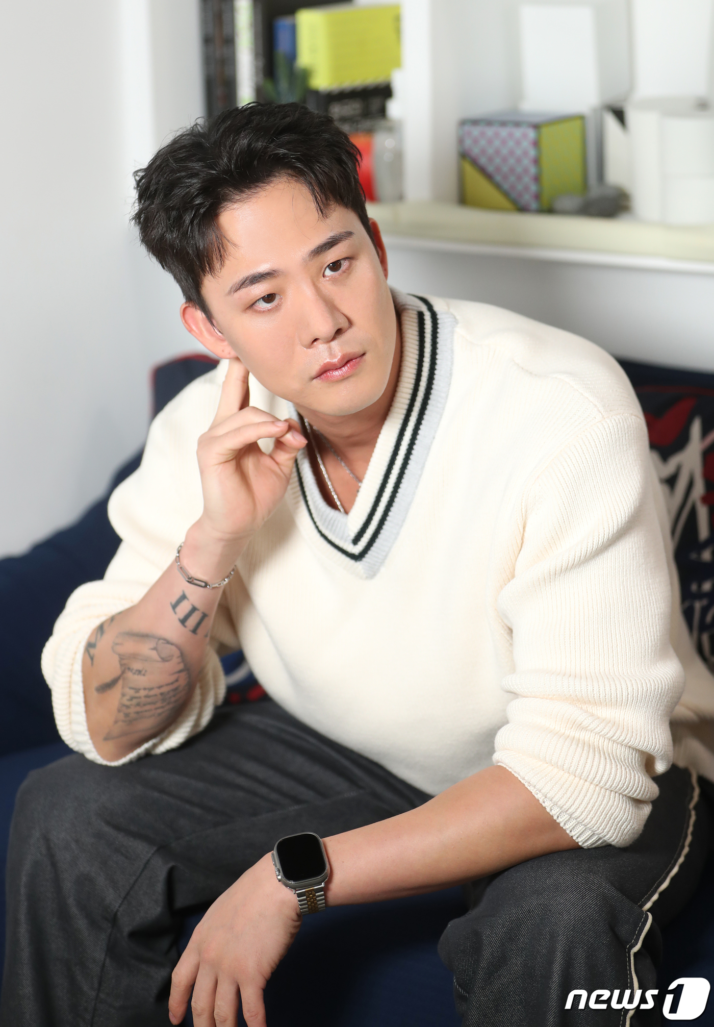 (서울=뉴스1) 권현진 기자 = 모델 겸 댄서 차현승이 서울 마포구 인근 스튜디오에서 열린 뉴스1 ‘원튜원튜’ 인터뷰에 앞서 포즈를 취하고 있다.선미의 댄서로 잘 알려진 모델 차현 …