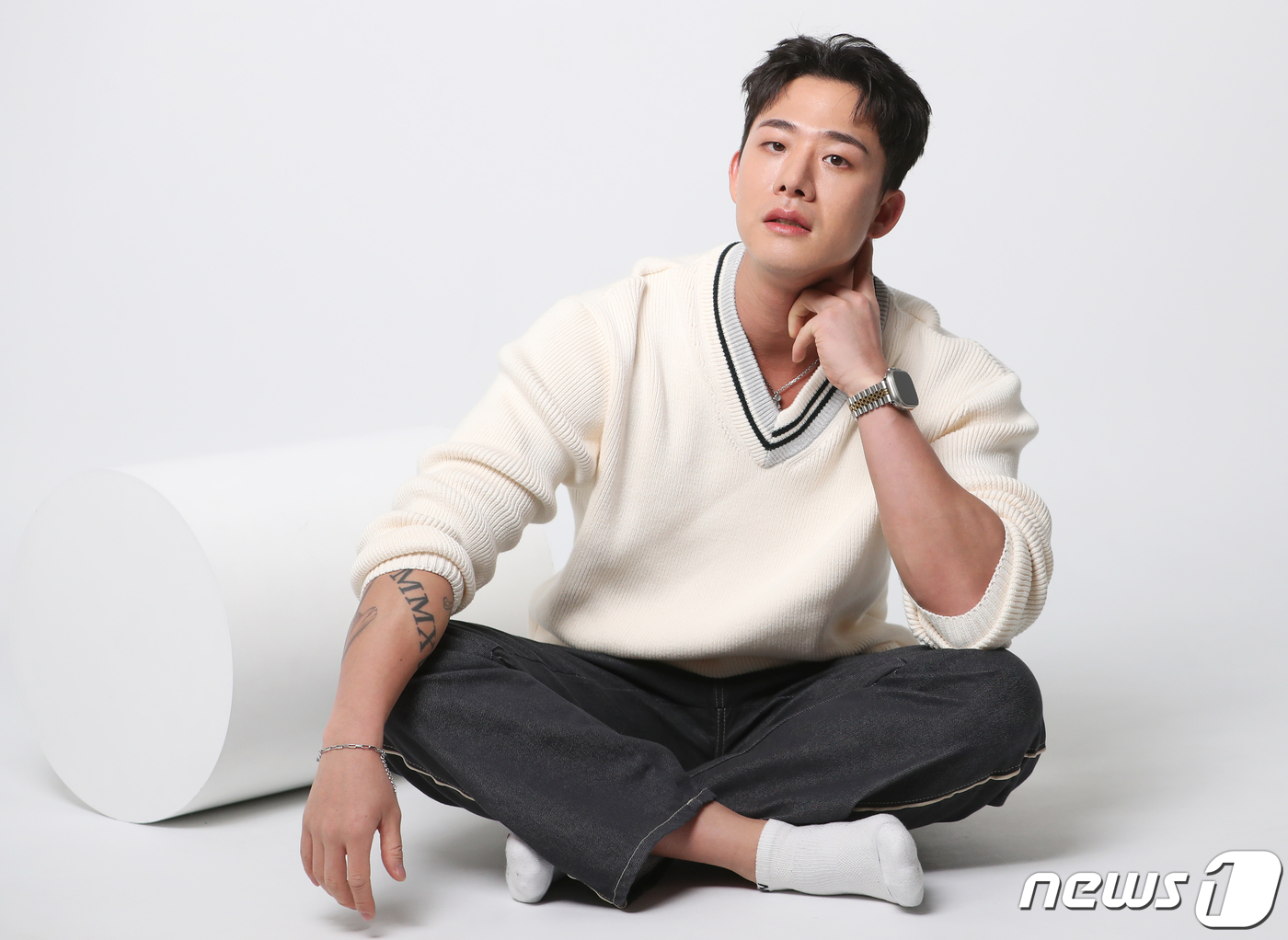(서울=뉴스1) 권현진 기자 = 모델 겸 댄서 차현승이 서울 마포구 인근 스튜디오에서 열린 뉴스1 ‘원튜원튜’ 인터뷰에 앞서 포즈를 취하고 있다.선미의 댄서로 잘 알려진 모델 차현 …