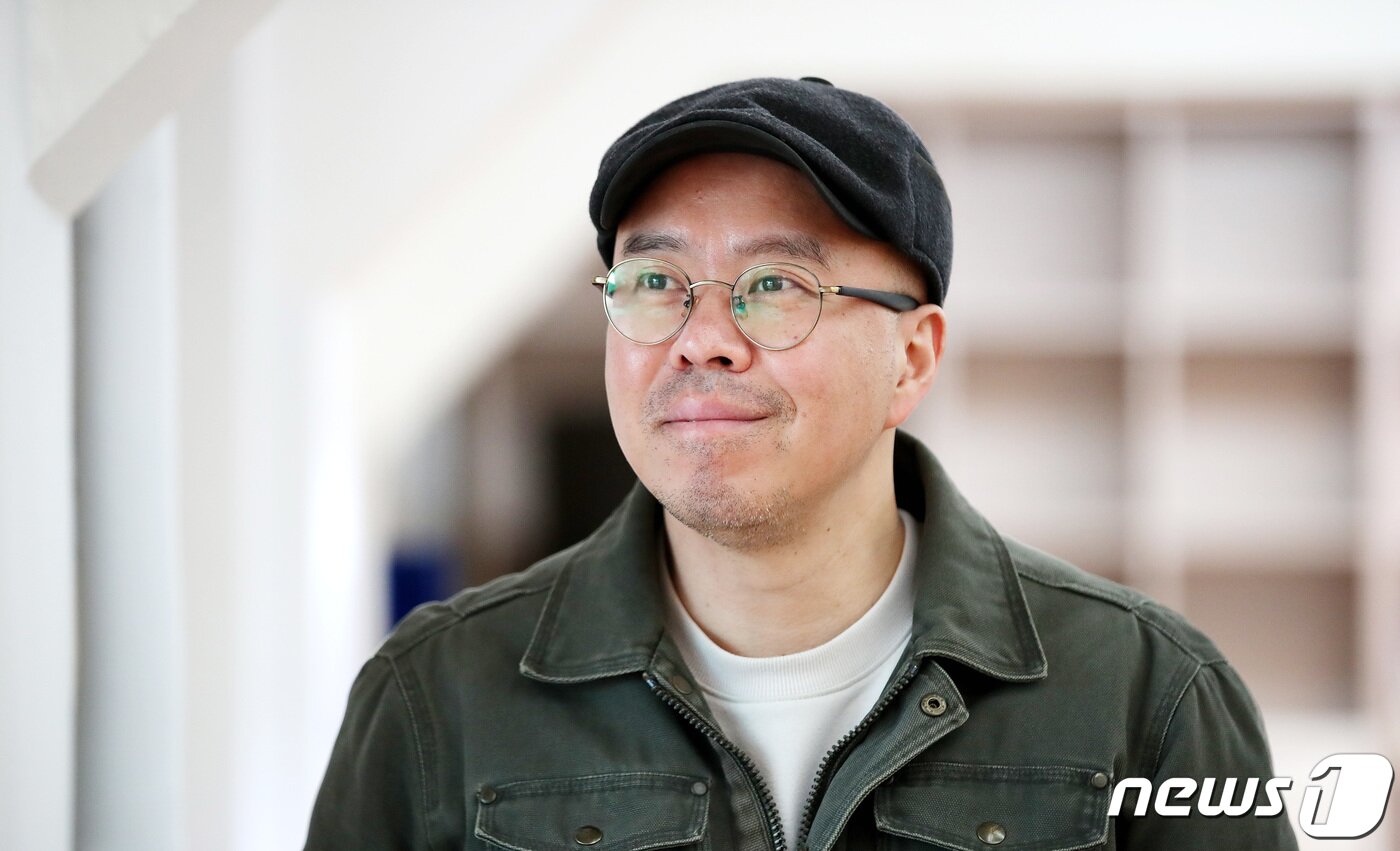 본문 이미지 - 서울 종로구 예술가의집에서 뉴스1과 인터뷰 중인 연극 '빵야'의 극작가 김은성. /뉴스1 ⓒ News1 박지혜 기자