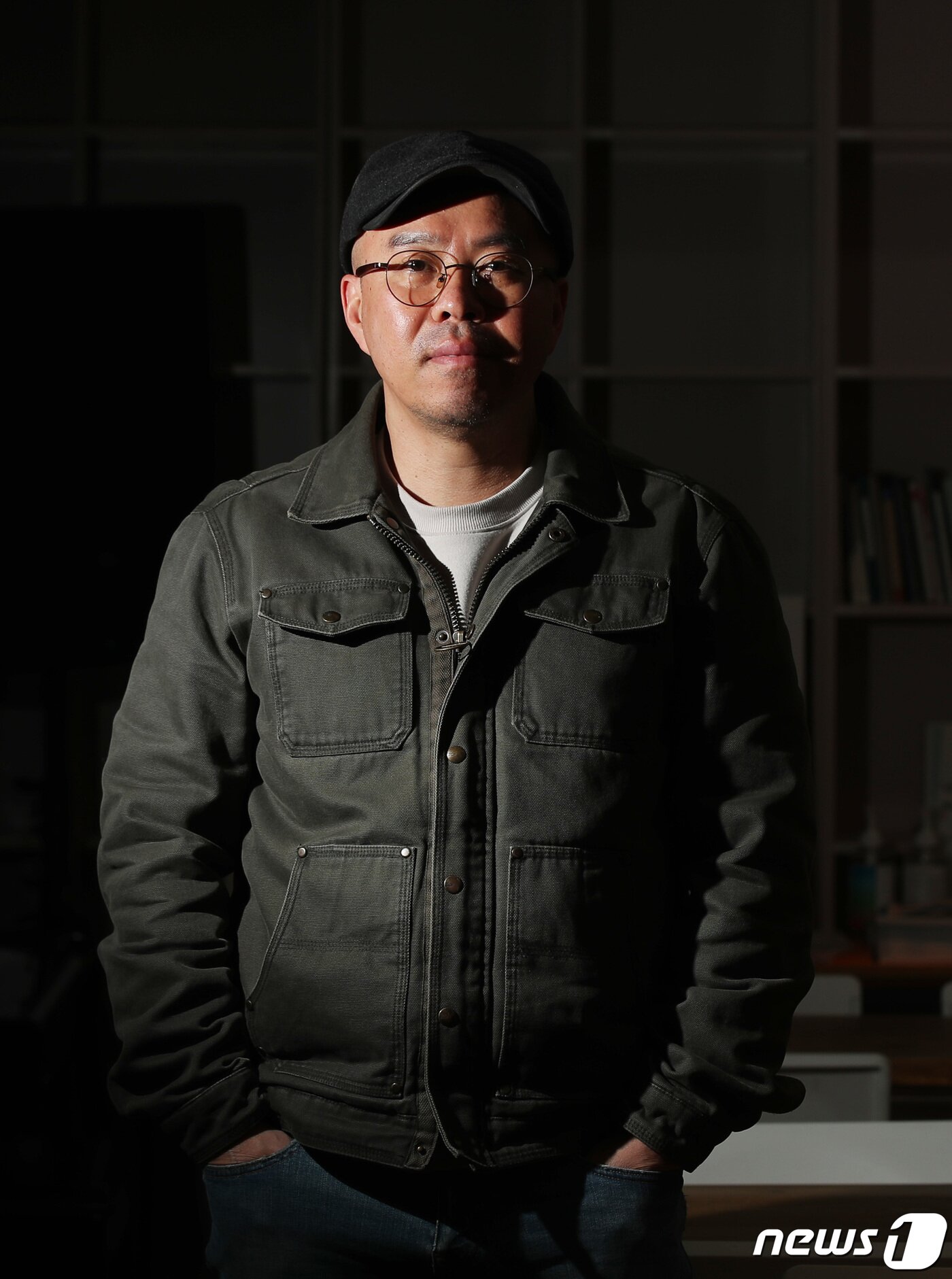 본문 이미지 - 서울 종로구 예술가의집에서 뉴스1과 인터뷰 중인 연극 '빵야'의 극작가 김은성. /뉴스1 ⓒ News1 박지혜 기자