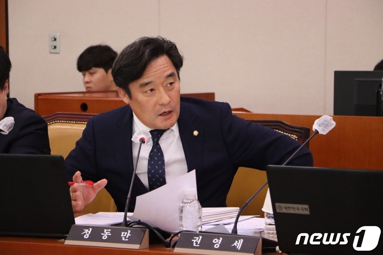 본문 이미지 - 정동만 의원이 15일 서울 여의도 국회에서 열린 제403회 국회(임시회) 국토교통위원회 제1차 전체회의에서 발언하고 있다.(정동만 의원실 제공)