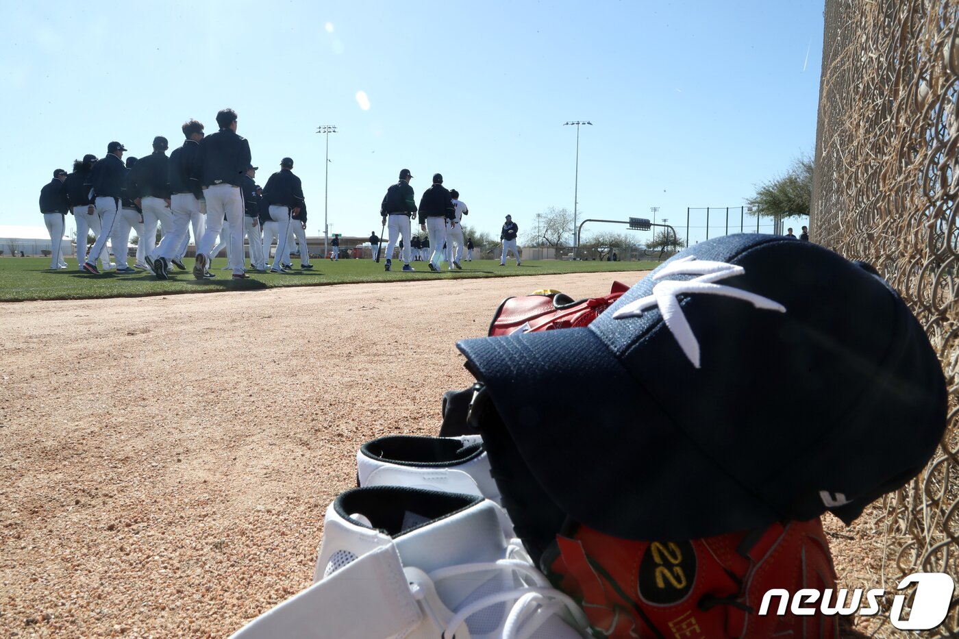 본문 이미지 - 2023 월드베이스볼클래식(WBC)에 출전하는 대한민국 대표팀 선수들이 18일(현지시간) 미국 애리조나주 투손 키노 스포츠 콤플렉스 대표팀 전지훈련지에서 훈련을 위해 이동하고 있다. 2023.2.19/뉴스1 ⓒ News1 황기선 기자