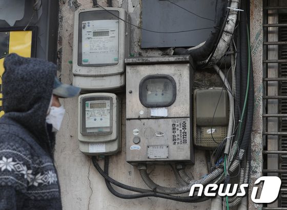 서울 시내에 설치된 전기 계량기의 모습. 2023.2.2/뉴스1 © News1 신웅수 기자