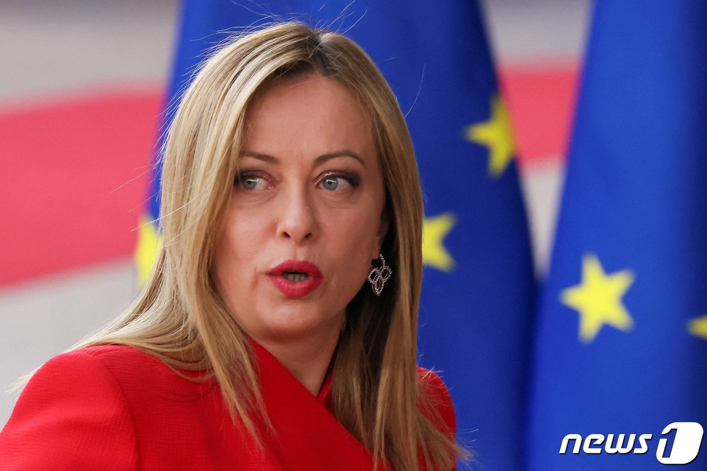 본문 이미지 - 조르자 멜로니 이탈리아 총리가 지난 9일(현지시간) 벨기에 브뤼셀에서 열린 유럽연합(EU) 정상회의에 참석하고 있다. ⓒ 로이터=뉴스1 ⓒ News1 강민경 기자