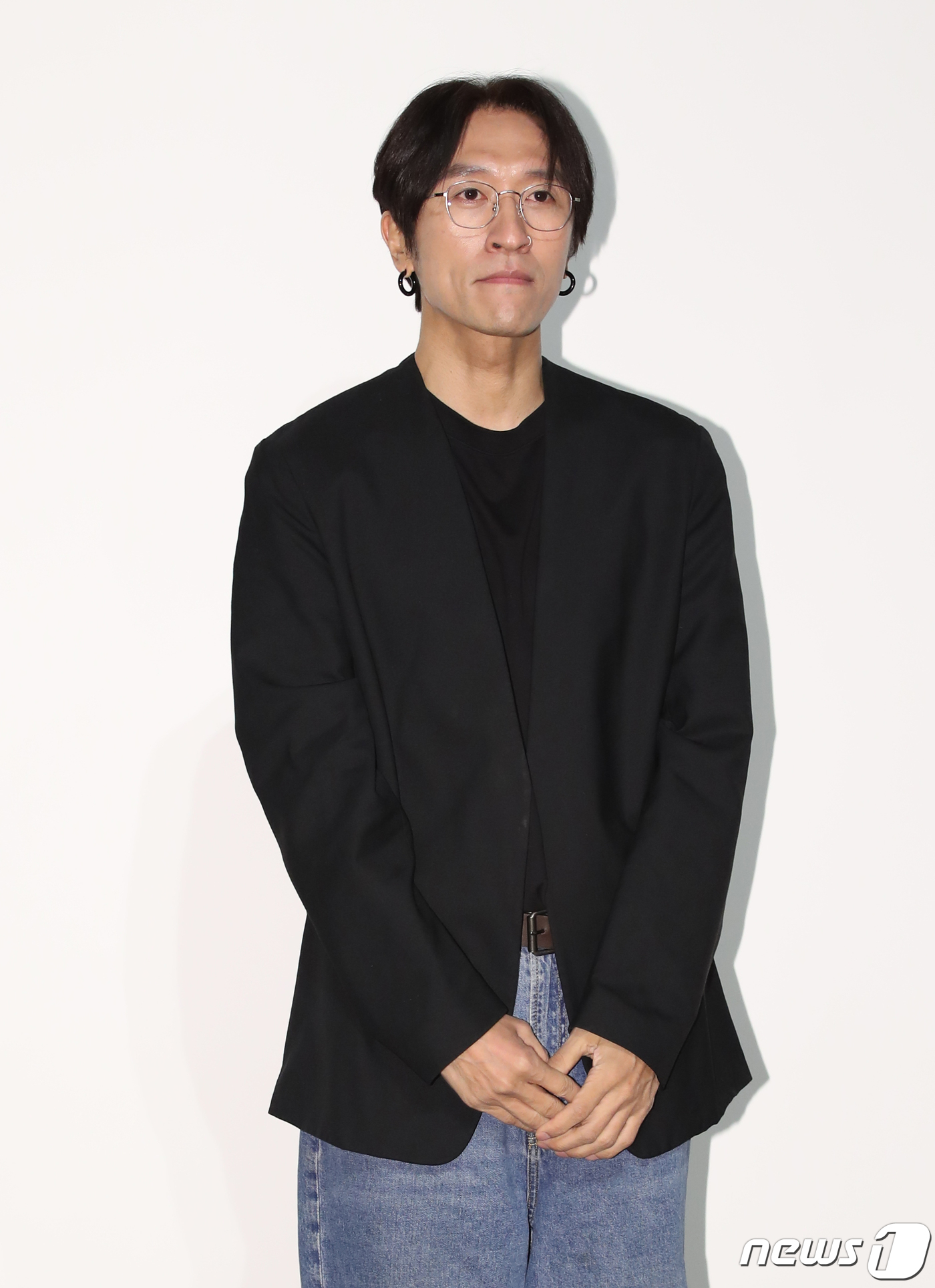 (서울=뉴스1) 권현진 기자 = 가수 백성현(코요태 빽가)이 20일 서울 강남구 CGV 청담씨네시티에서 가진 첫 번째 EP 앨범 '큐어(CURE)' 음감회에서 포즈를 취하고 있다. …