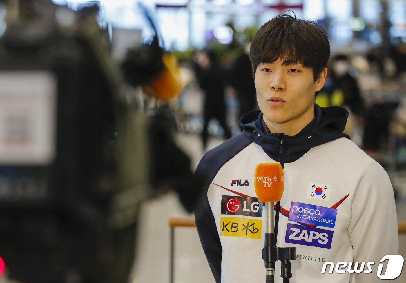본문 이미지 -  정승기(27·강원도청) 선수가 20일 오전 2022-2023 국제봅슬레이스켈레톤경기연맹(IBSF) 월드컵 8차 대회를 마치고 인천공항서 인터뷰하는 모습. 2023.2.20/뉴스1 ⓒ News1 김도우 기자