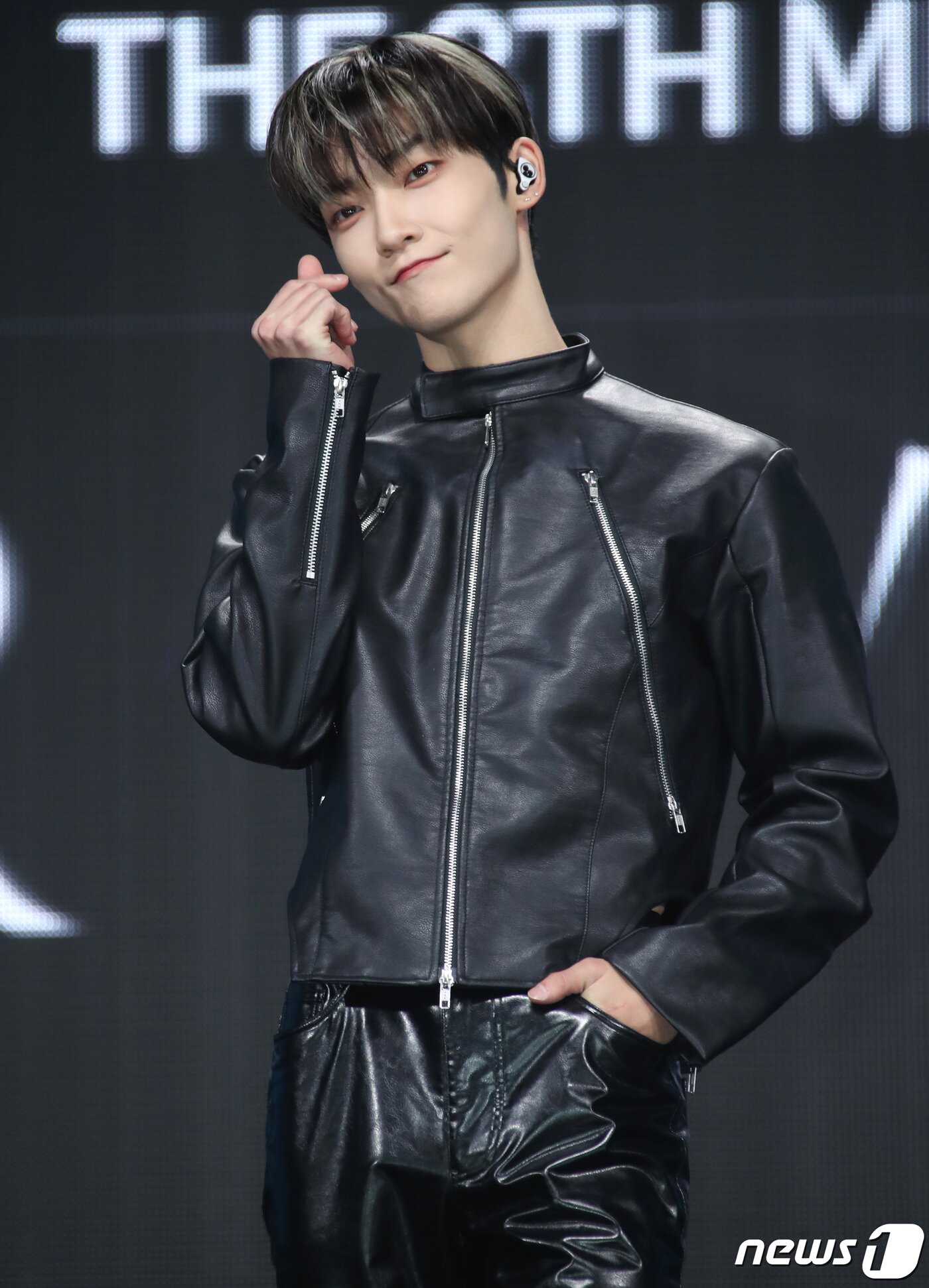 본문 이미지 - 그룹 더보이즈(THE BOYZ) 케빈이 20일 오후 서울 광진구 예스24 라이브홀에서 가진 미니 8집 ‘비 어웨이크(BE AWAKE)’ 쇼케이스에서 포즈를 취하고 있다. 2023.2.20/뉴스1 ⓒ News1 권현진 기자