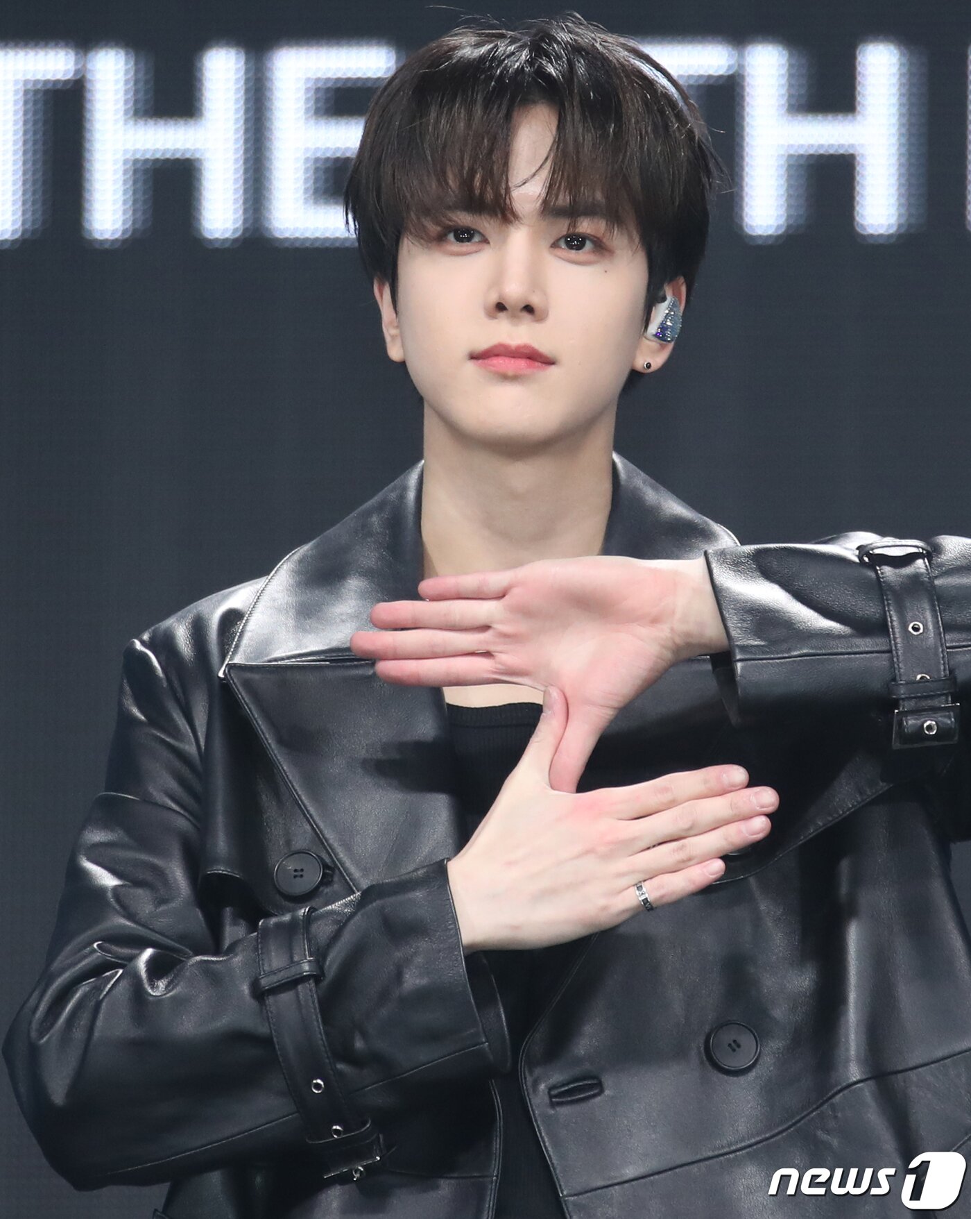 본문 이미지 - 그룹 더보이즈(THE BOYZ) 영훈이 20일 오후 서울 광진구 예스24 라이브홀에서 가진 미니 8집 ‘비 어웨이크(BE AWAKE)’ 쇼케이스에서 포즈를 취하고 있다. 2023.2.20/뉴스1 ⓒ News1 권현진 기자