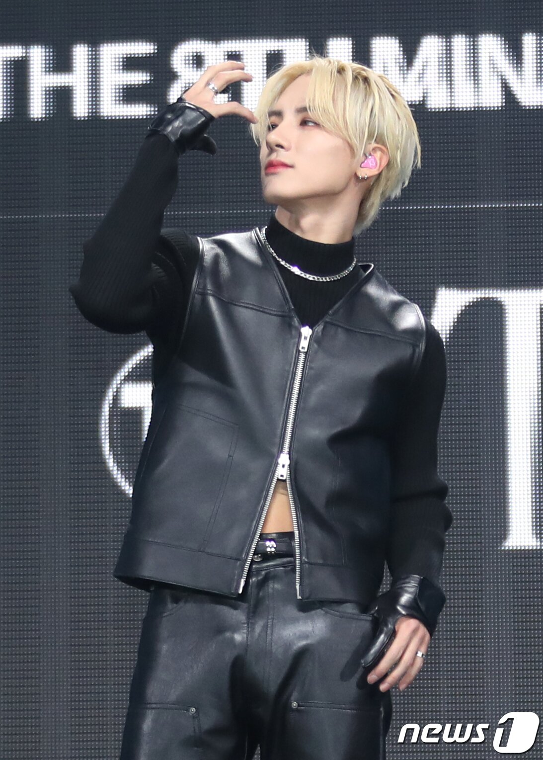 본문 이미지 - 그룹 더보이즈(THE BOYZ) 에릭이 20일 오후 서울 광진구 예스24 라이브홀에서 가진 미니 8집 ‘비 어웨이크(BE AWAKE)’ 쇼케이스에서 포즈를 취하고 있다. 2023.2.20/뉴스1 ⓒ News1 권현진 기자