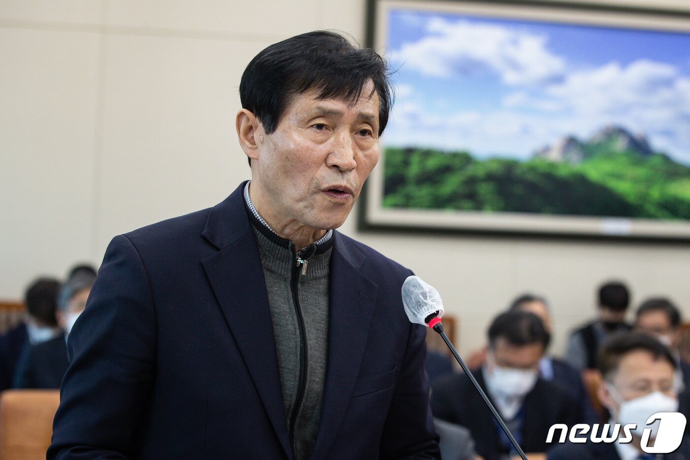 본문 이미지 - 이학영 국회 환경노동위원회 안건조정위원장이 21일 서울 여의도 국회에서 열린 제403회 국회(임시회) 환경노동위원회 제3차 전체회의에서 심사보고를 하고 있다. 2023.2.21/뉴스1 ⓒ News1 유승관 기자