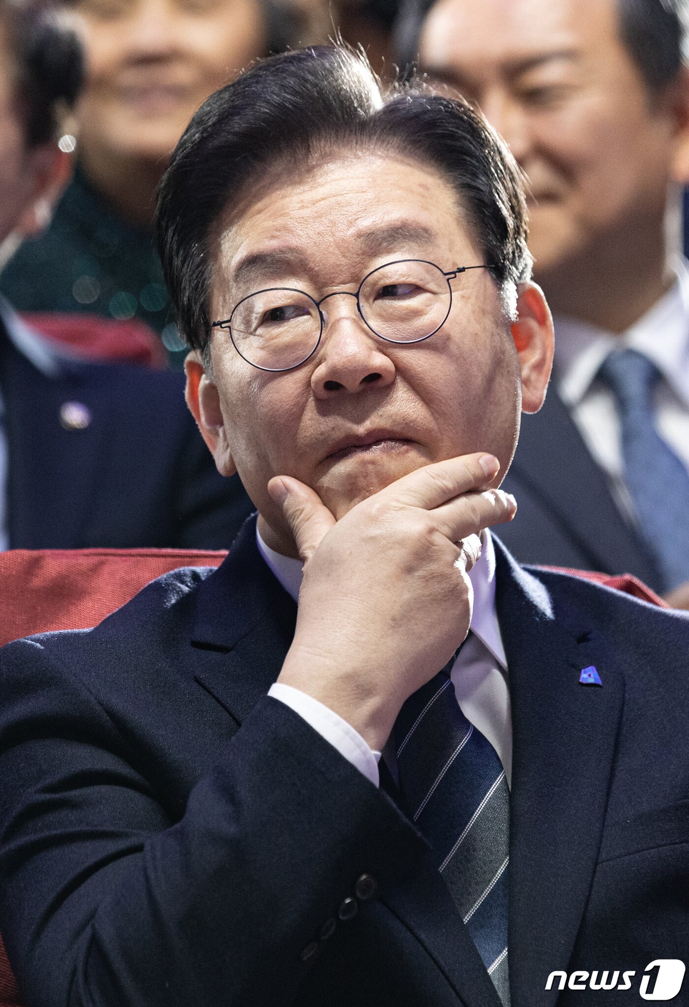 본문 이미지 - 이재명 더불어민주당 대표가 21일 오후 서울 여의도 의원회관에서 열린 전국여성위원회 발대식에서 잠시 생각에 잠겨 있다. 2023.2.21/뉴스1 ⓒ News1 이재명 기자