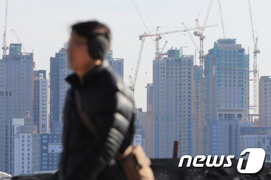 둔촌주공 '줍줍' 할까…무순위 청약, 내일부터 무주택·거주지 요건 폐지 - 뉴스1 둔촌주공 '줍줍' 할까…무순위 청약, 내일부터 무주택·거주지 요건 폐지 - 뉴스1