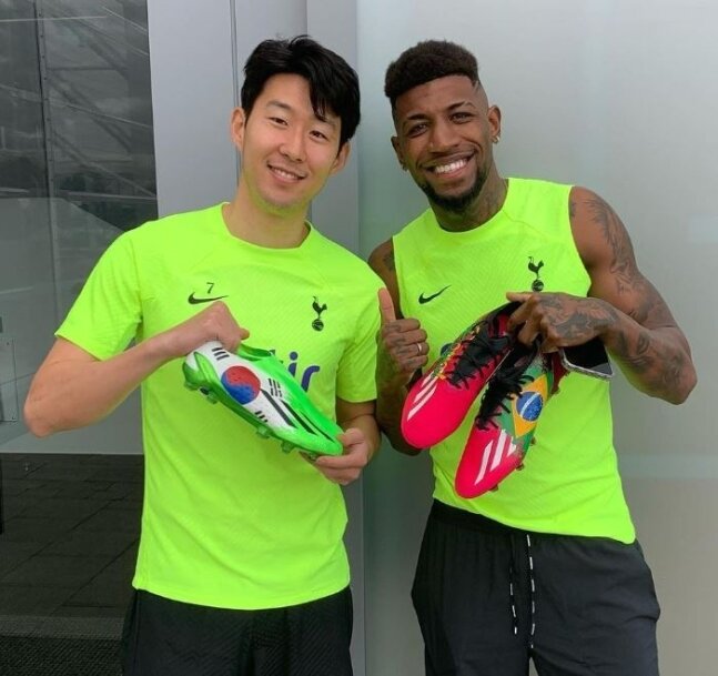본문 이미지 - 조던 도슨이 제작한 손흥민의 축구화 (조던 도슨 SNS 캡처)
