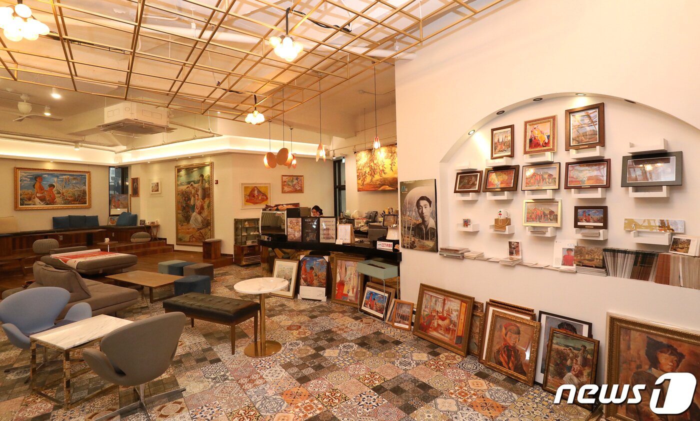 본문 이미지 - 22일 문을 여는 대구 중구 약령시 서쪽 관문인 약령서문 앞 모퉁이 건물 1층 'WEST 110, 화가 이인성 아트 & 카페'