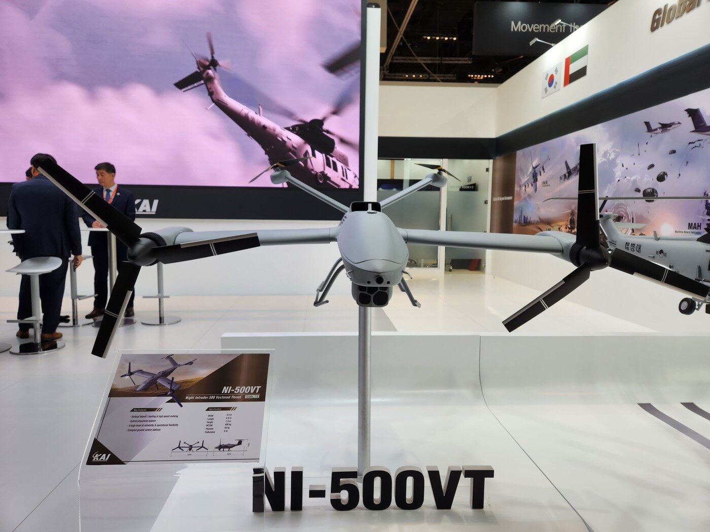 본문 이미지 - 아랍에미리트(UAE) 국제방산전시회(IDEX)에서 한국항공우주산업(KAI)가 전시한 무인정찰기 NI-500VT. (국방부공동취재단)