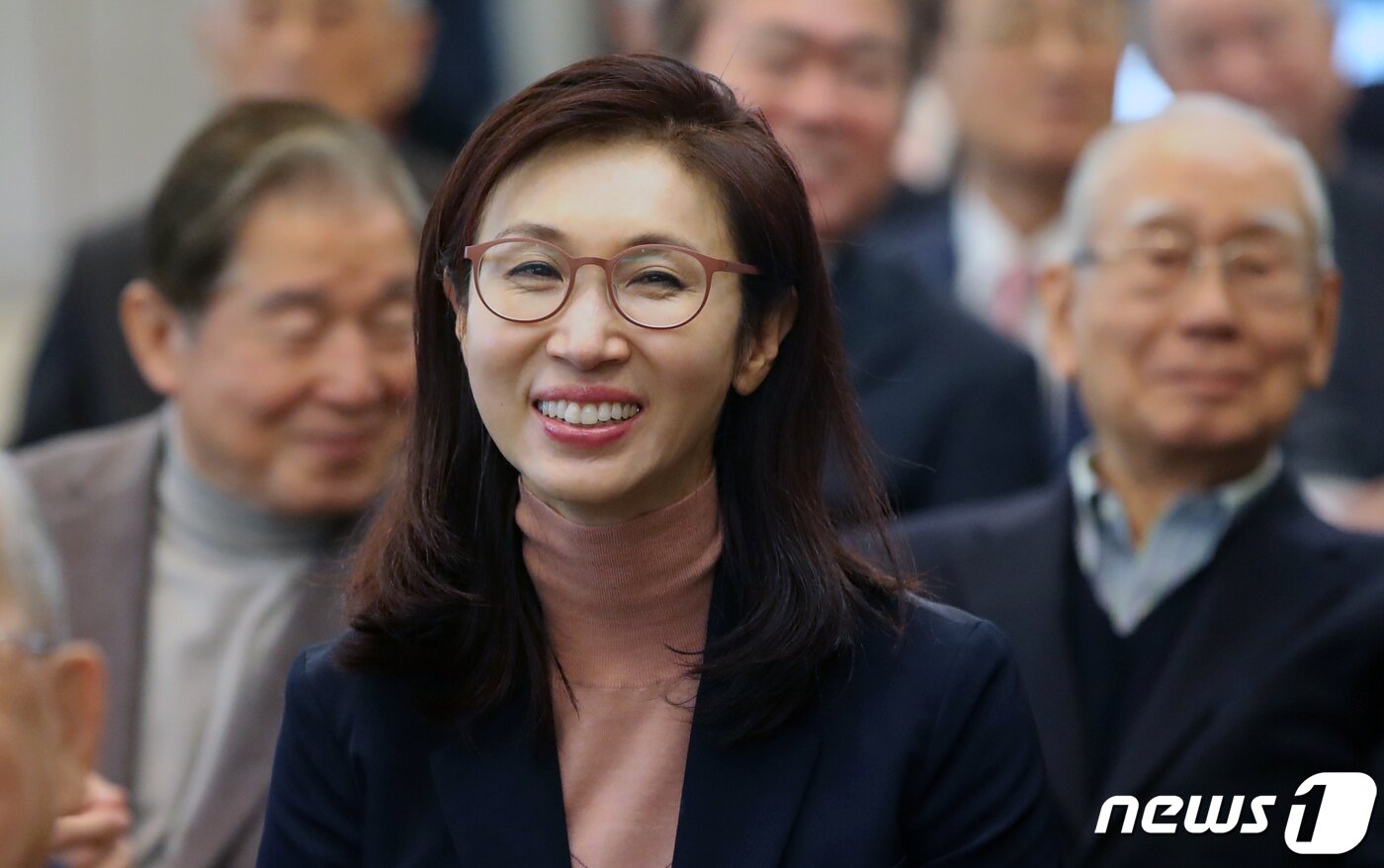 본문 이미지 - 노소영 아트센터 나비 관장이 22일 오전 서울 중구 프레스센터에서 열린 '보통사람들의시대 노태우 센터 설립 및 출판기념회'에 참석해 있다.2023.2.22/뉴스1 ⓒ News1 이승배 기자