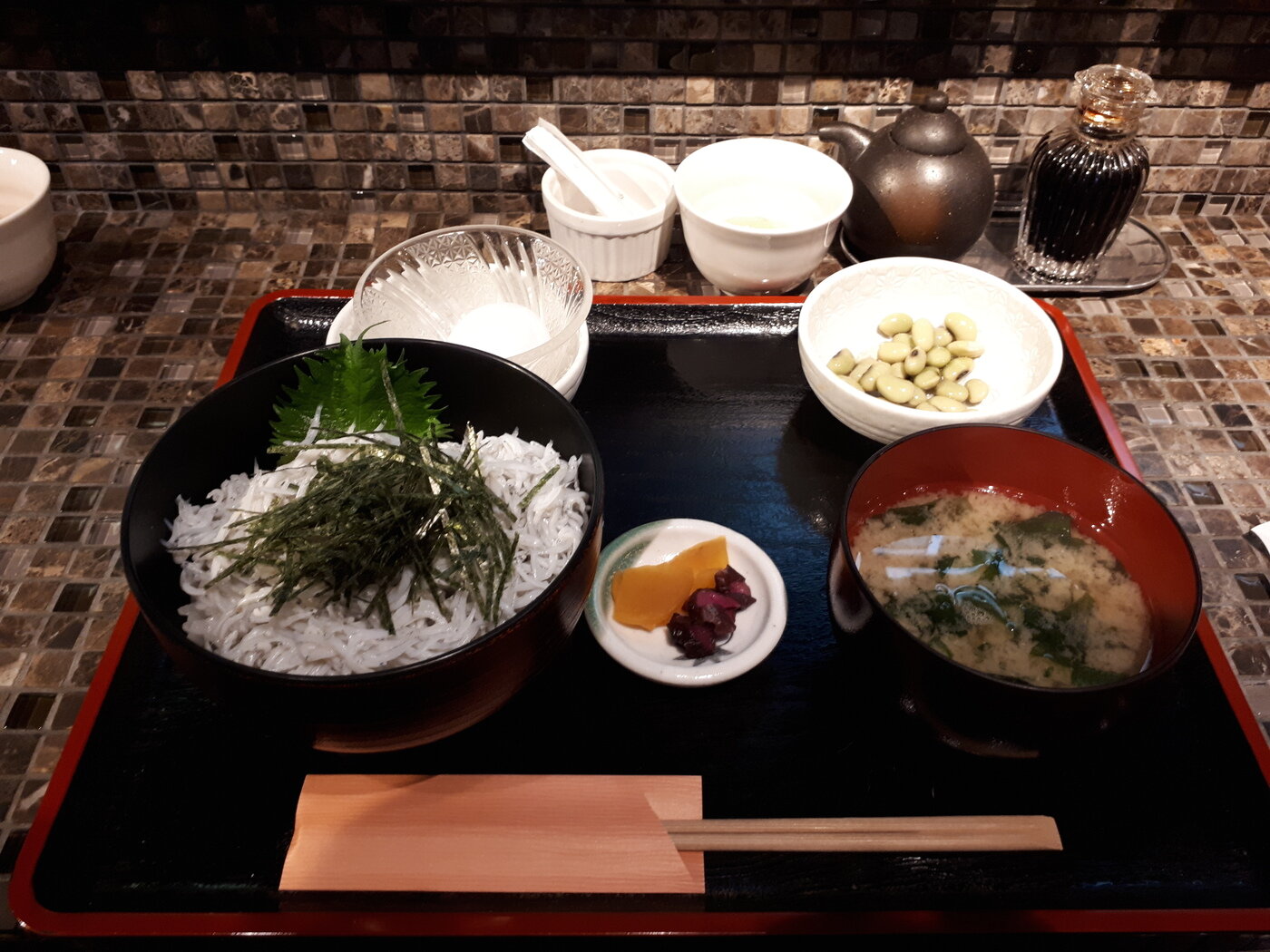 본문 이미지 - 가마쿠라의 별미 멸치덮밥. /사진=조성관 작가 