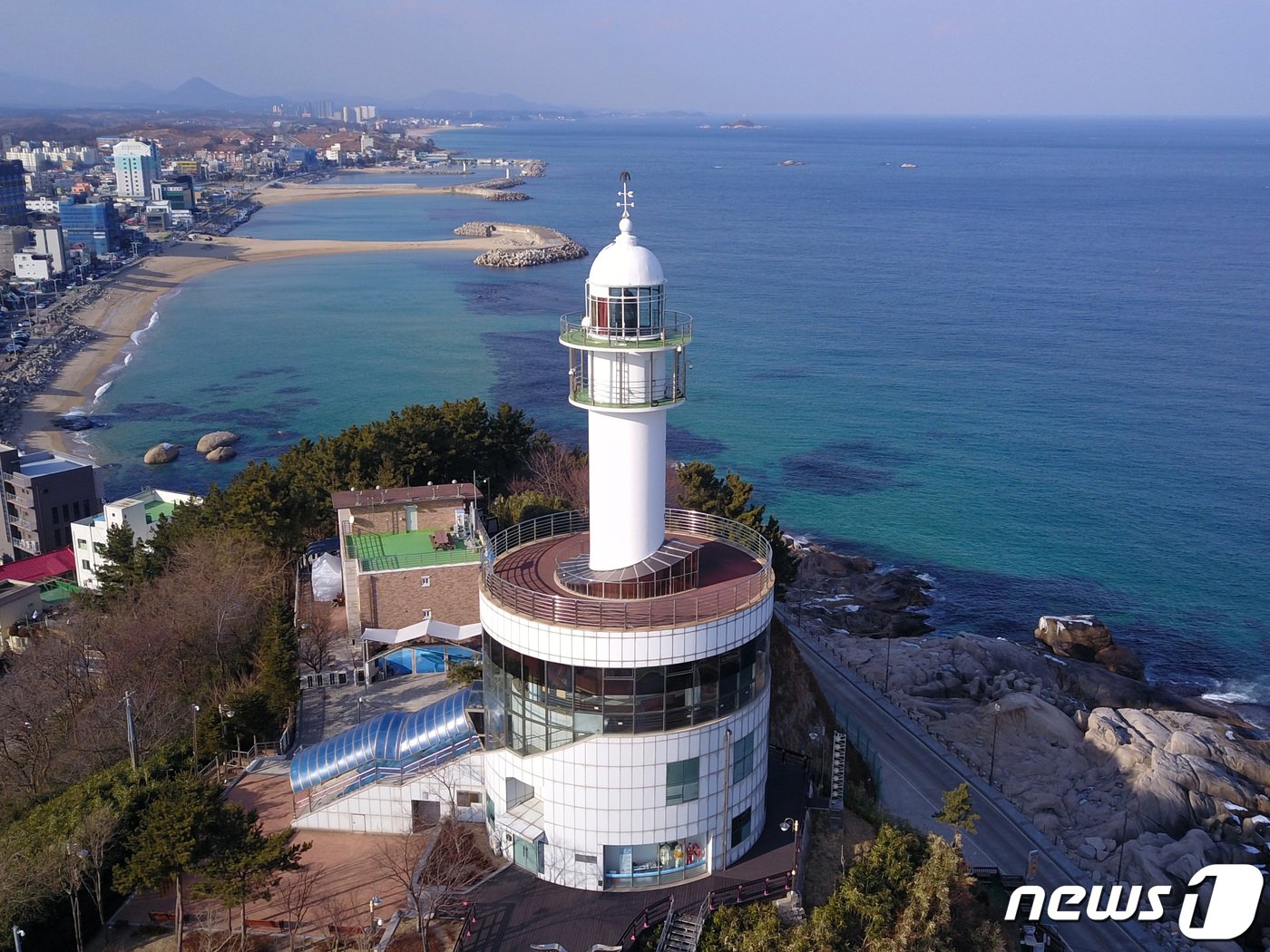 본문 이미지 - 강원 속초등대.(동해지방해양수산청 제공) 2023.2.22/뉴스1
