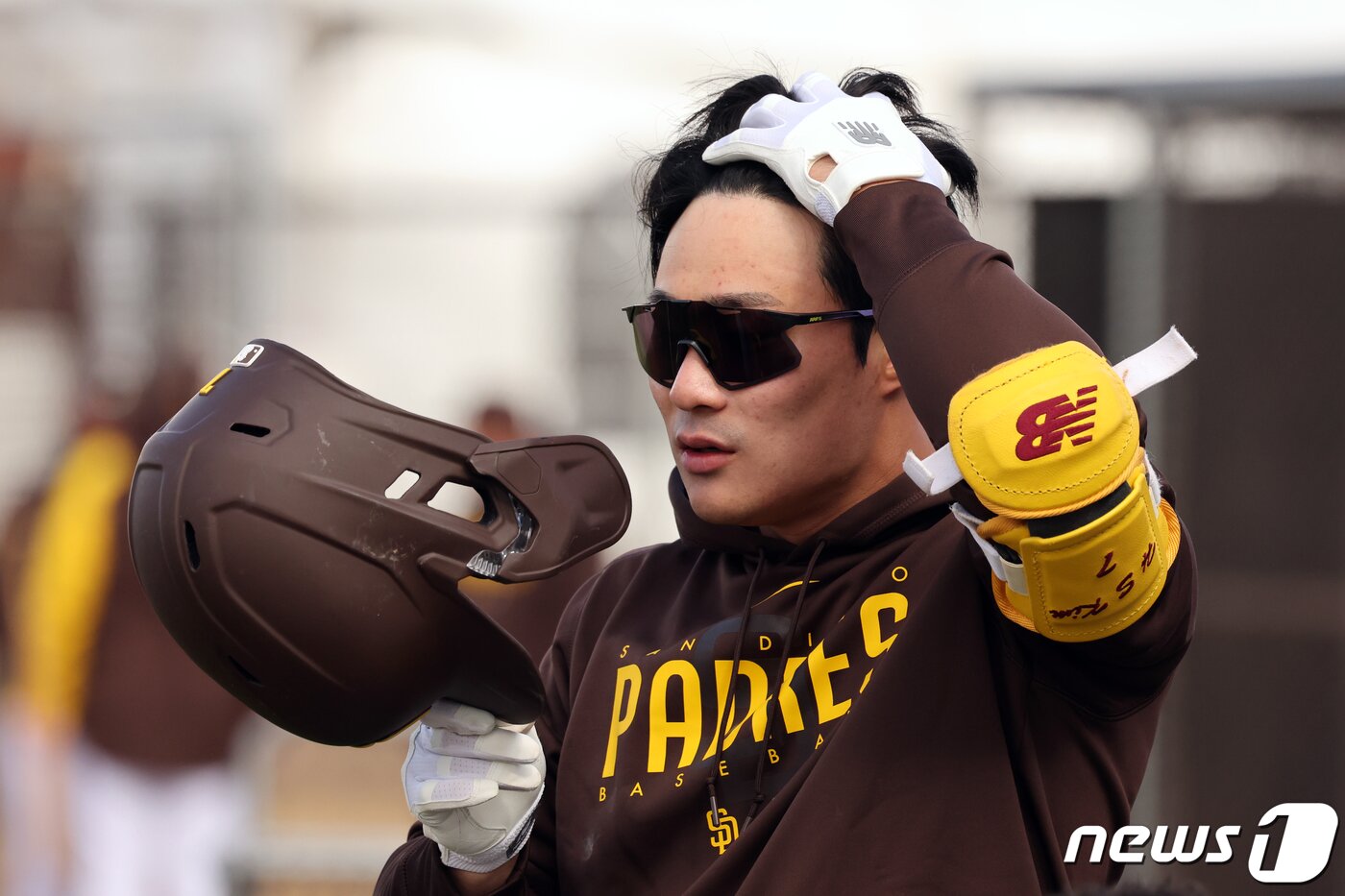 본문 이미지 - 2023 월드베이스볼클래식(WBC) 대한민국 야구 대표팀에 발탁된 김하성이 22일(현지시간) 미국 애리조나 피오리아 스포츠 콤플렉스에서 열린 '메이저리그(MLB) 샌디에이고 파드리스 스프링 캠프'에서 타격 훈련을 준비를 하고 있다. 2023.2.23/뉴스1 ⓒ News1 황기선 기자
