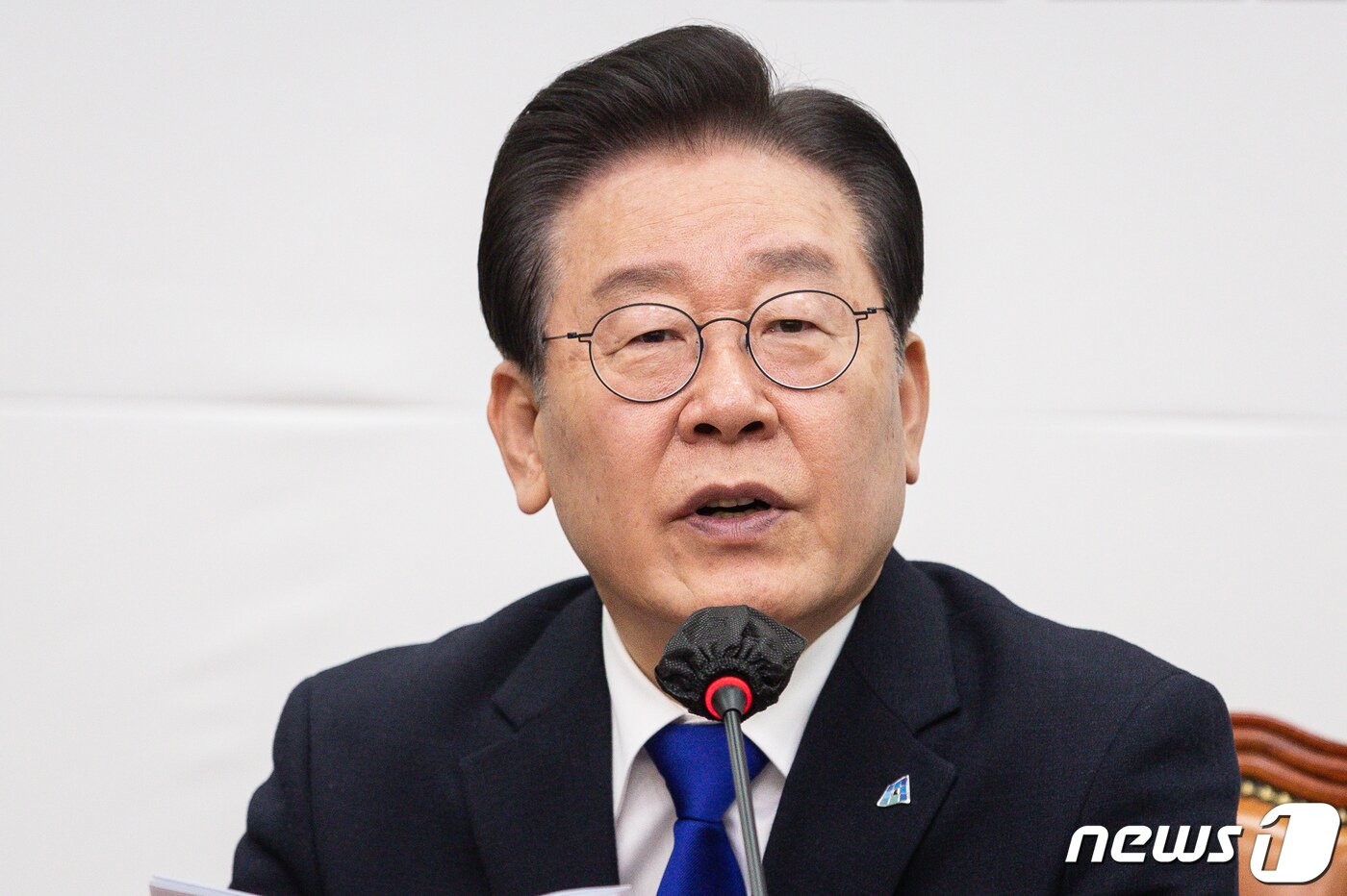 본문 이미지 - 이재명 더불어민주당 대표가 24일 서울 여의도 국회에서 열린 최고위원회의에서 모두 발언을 하고 있다. 2023.2.24/뉴스1 ⓒ News1 유승관 기자
