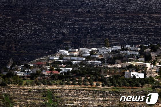 21일(현지시간) 요르단강 서안지구 이스라엘 점령지의 한 유대인 정착촌의 모습.이스라엘은 1967년 3차 중동 전쟁에서 요르단강 서안을 점령한 이후 132개의 정착촌을 설립하거나 승인했다. © 로이터=뉴스1 © News1 박재하 기자