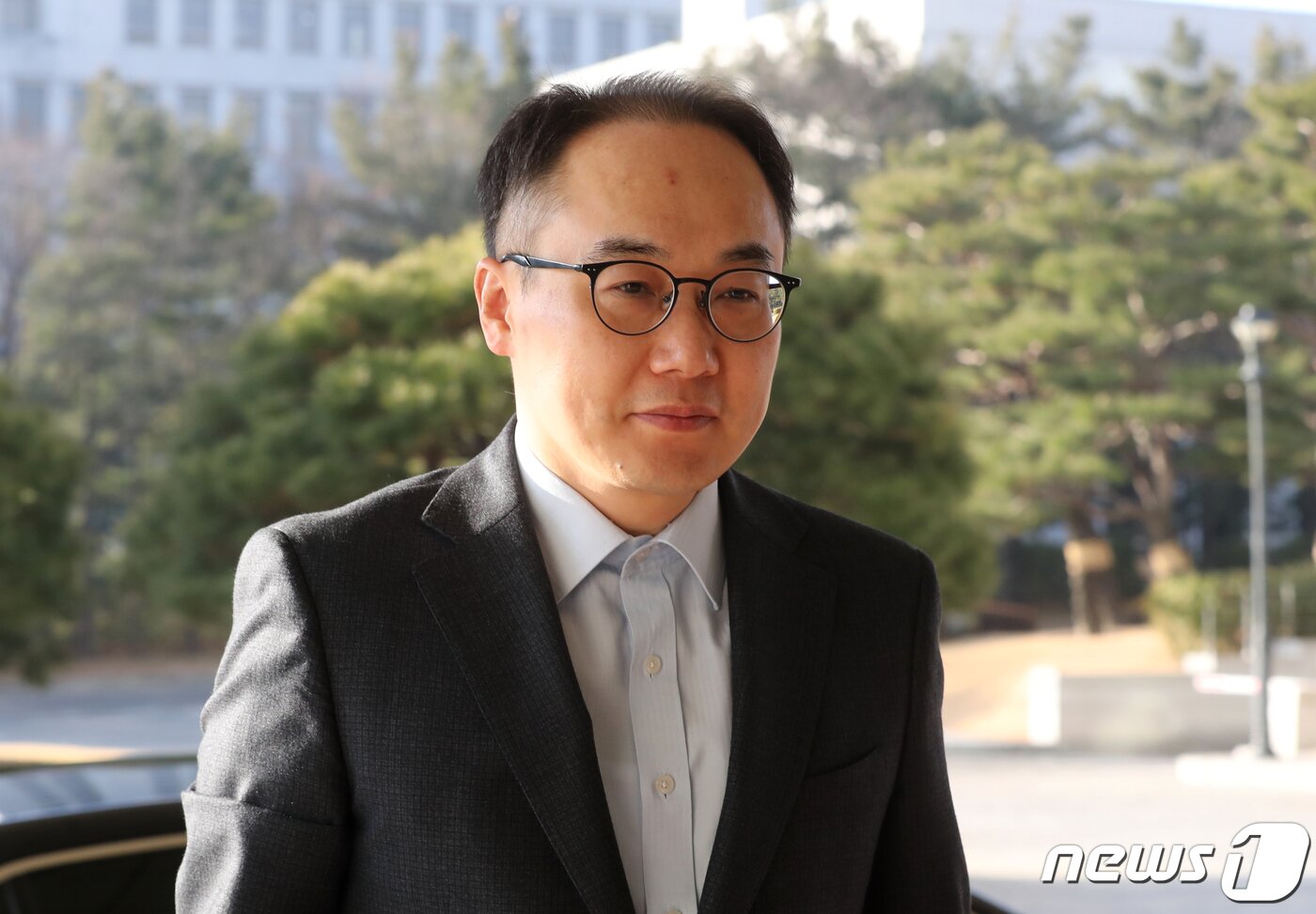 본문 이미지 - 이원석 검찰총장이 27일 오전 서울 서초구 대검찰청으로 출근하고 있다. 2023.2.27/뉴스1 ⓒ News1 송원영 기자