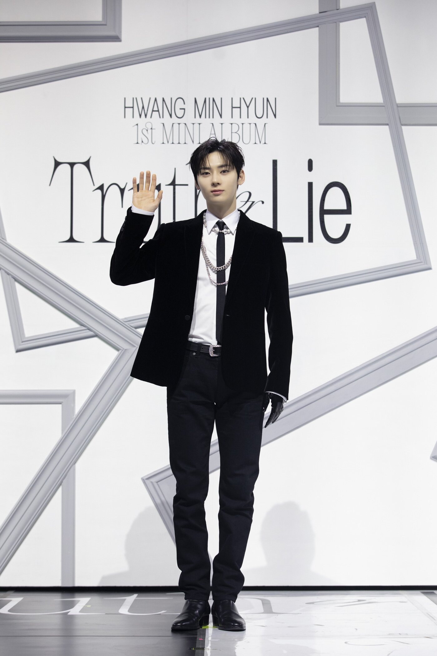 본문 이미지 - 황민현(플레디스 엔터테인먼트 제공)